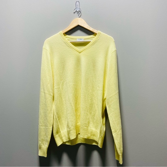 Malo Optimum Yellow V Neckline Sweater - Picture 1 of 10